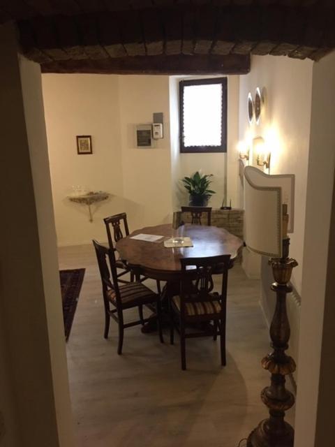 Apartamento L'Arco Romano Foligno Exterior foto